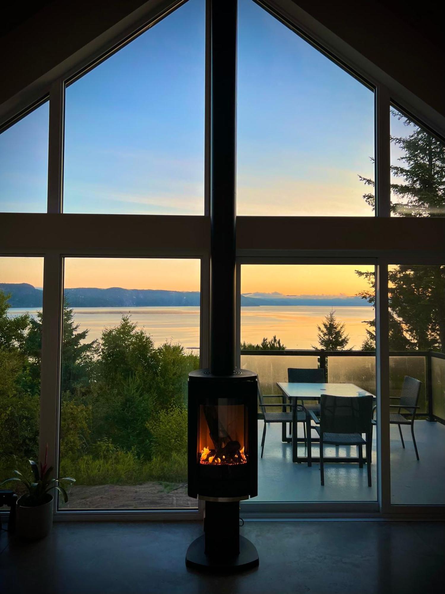Magical Loft : Breathtaking View & Cozy Fireplace Chicoutimi المظهر الخارجي الصورة